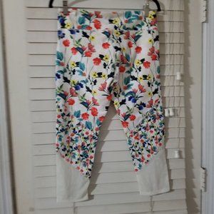 Fabletics M Powerhold Floral Yoga Capris